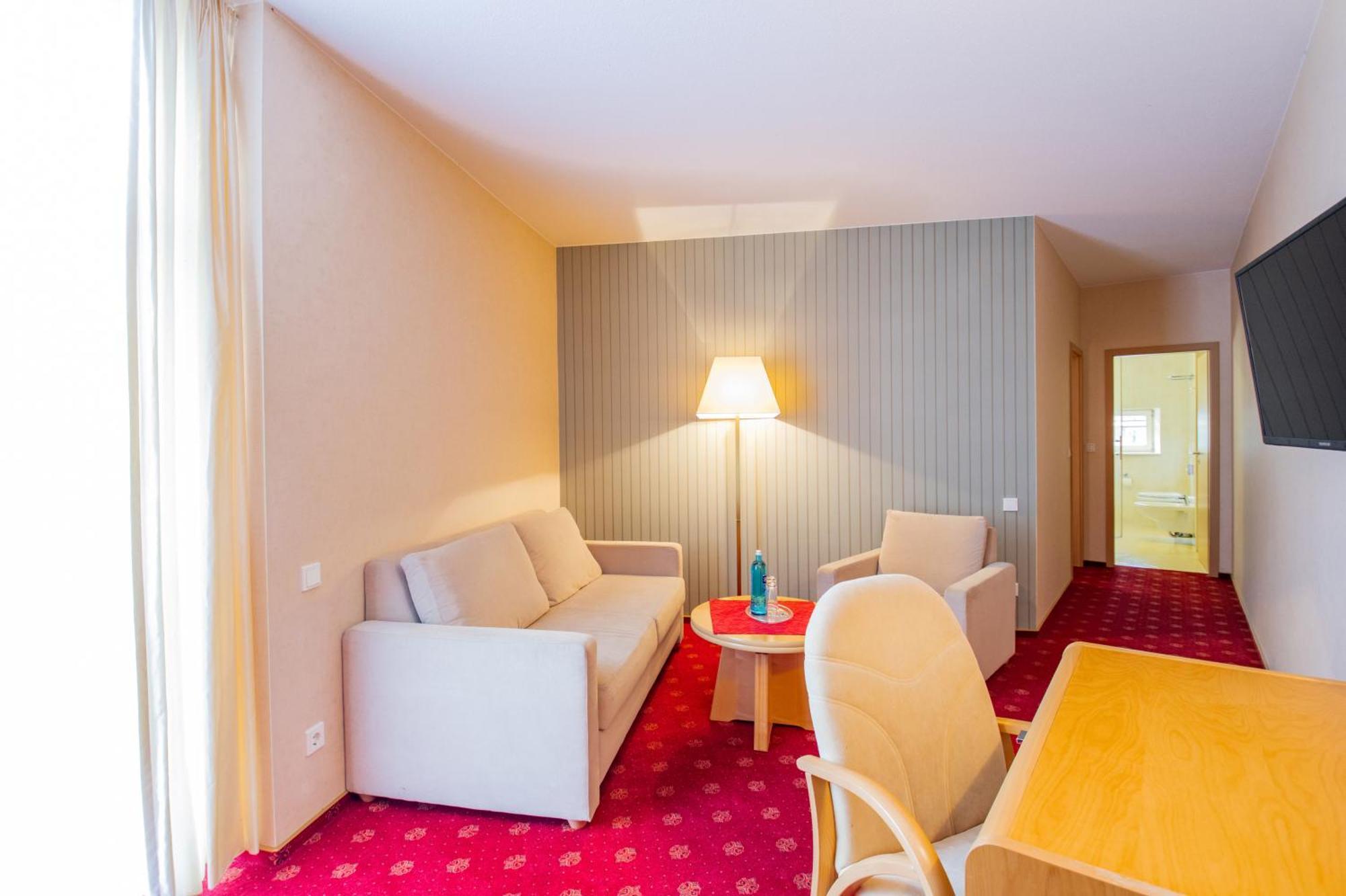 Seehotel Grossraeschen Exterior photo