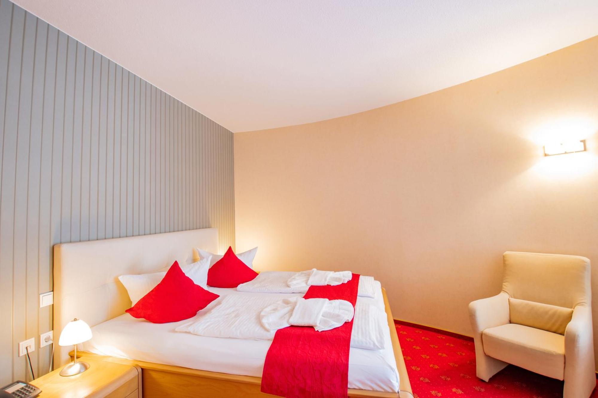 Seehotel Grossraeschen Exterior photo