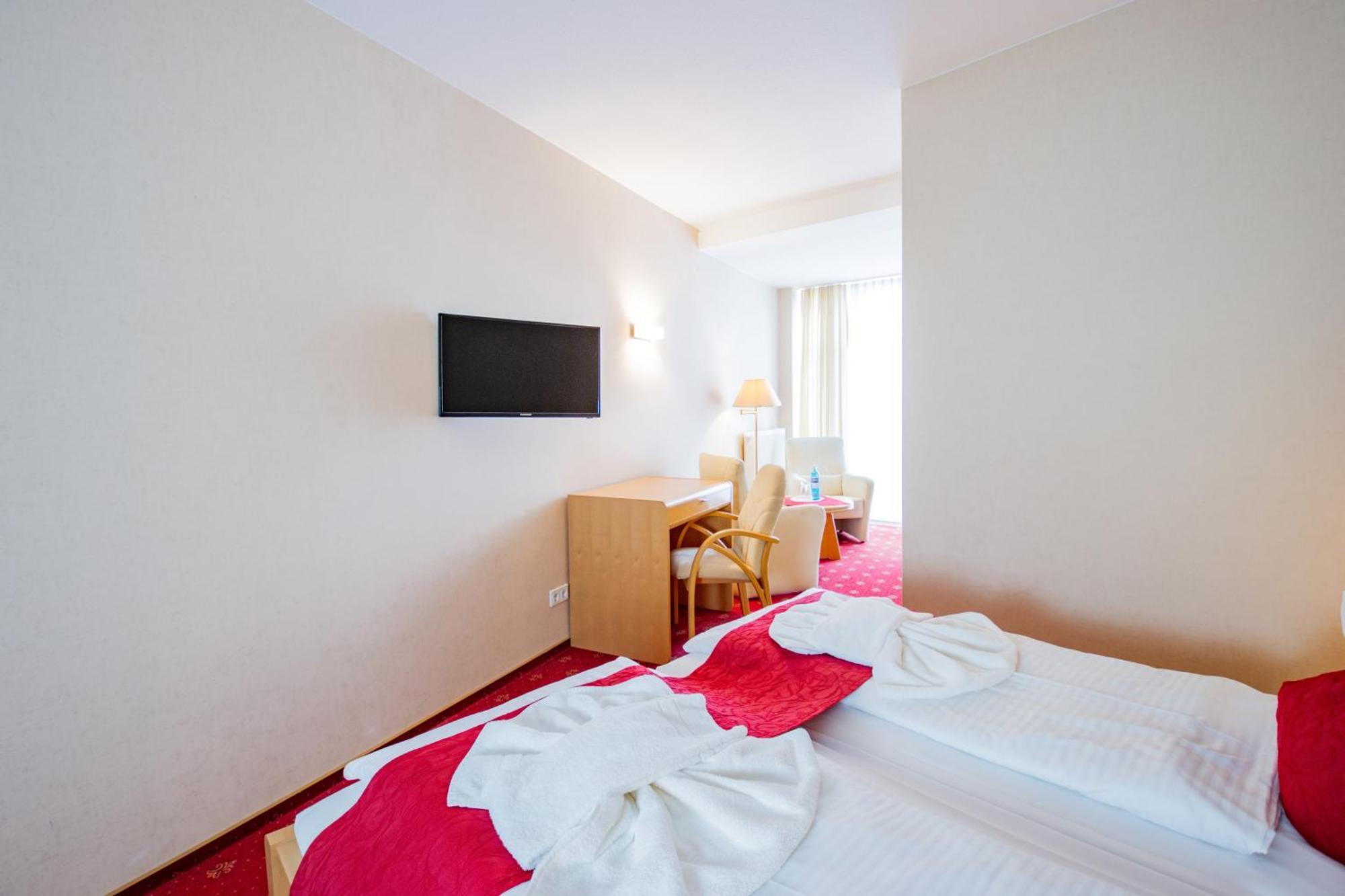 Seehotel Grossraeschen Exterior photo