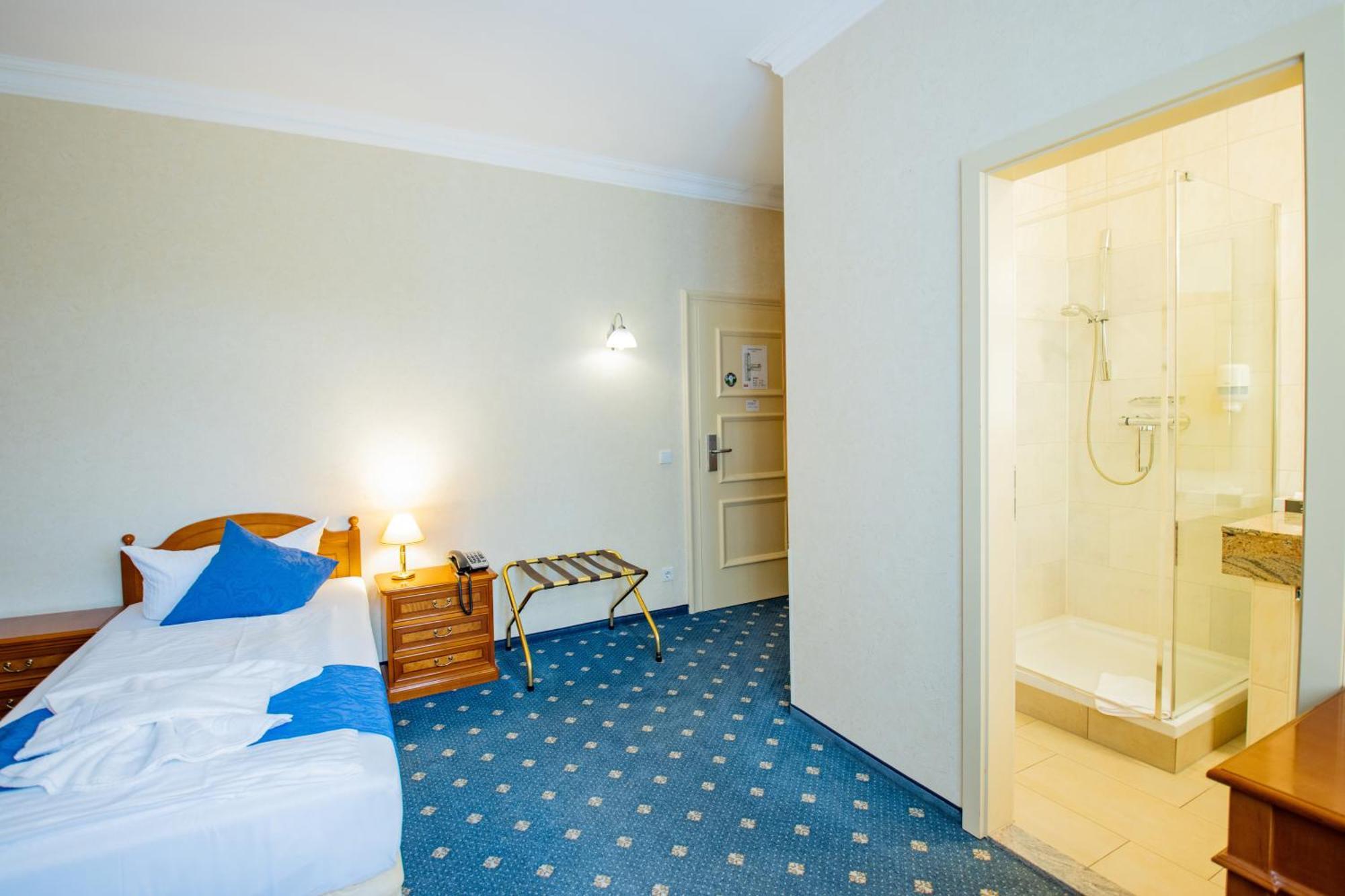Seehotel Grossraeschen Exterior photo