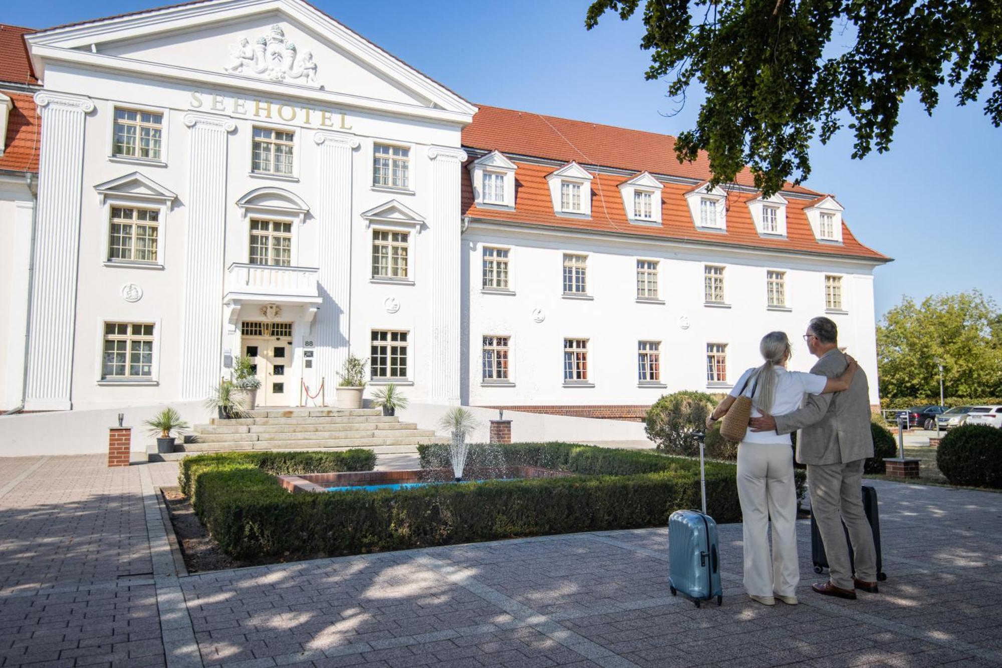 Seehotel Grossraeschen Exterior photo